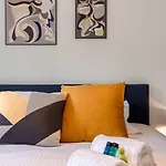 Huswell - New With Parking Near The *