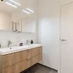 Huswell - New With Parking Near The Oostende