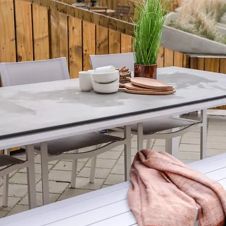 Huswell - New With Parking Near The