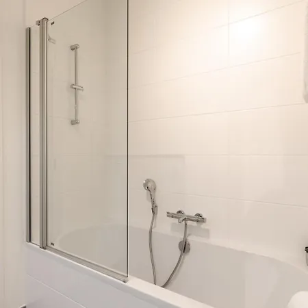 Huswell - New With Parking Near The *