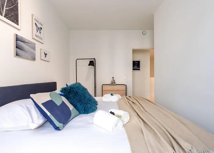 Huswell - New With Parking Near The