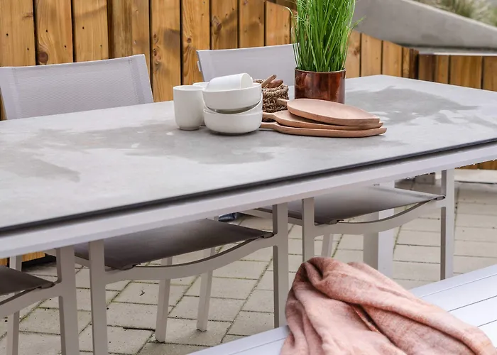 Huswell - New With Parking Near The